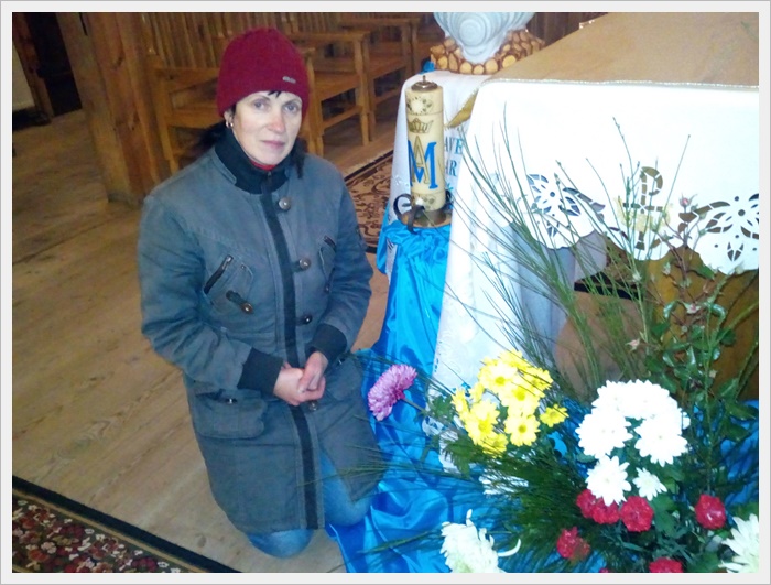 Пані Ліля прикрасила квітами наш храм на урочистість Христа Царя Всесвіту.